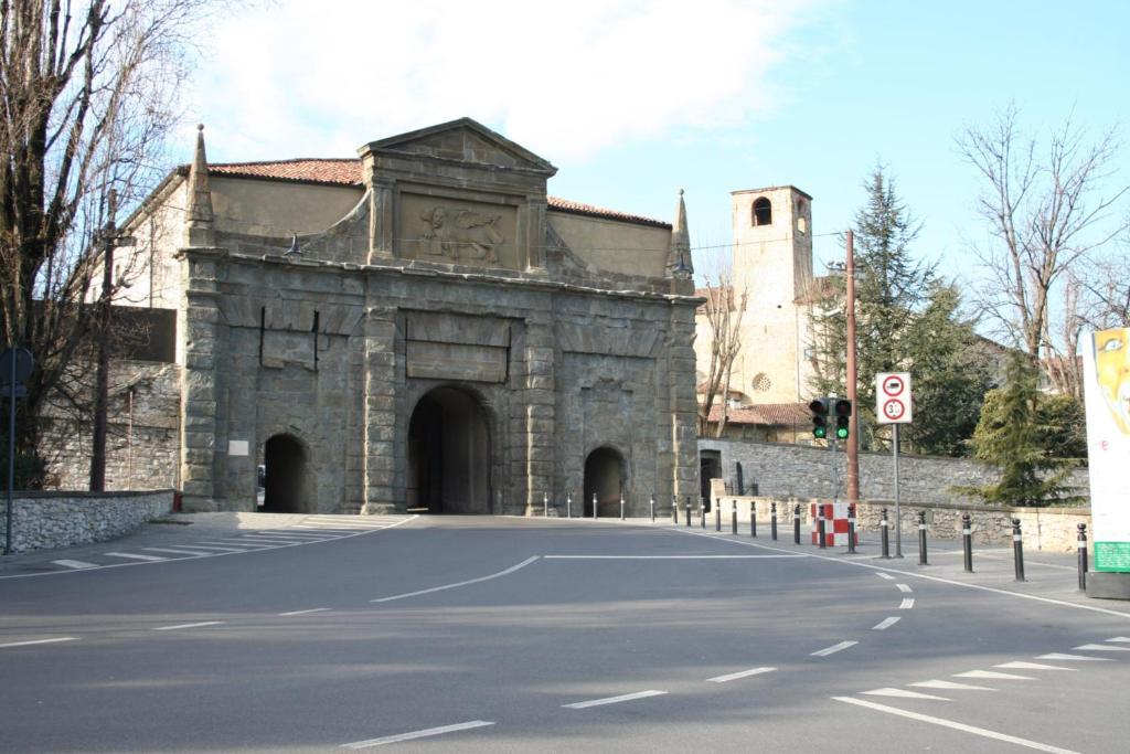 Casa Vacanza Fontana Del Delfino Bergamo Oda fotoğraf
